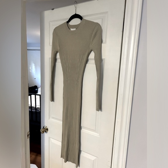 H&M sage green fitted dress NWT! - Picture 1 of 3
